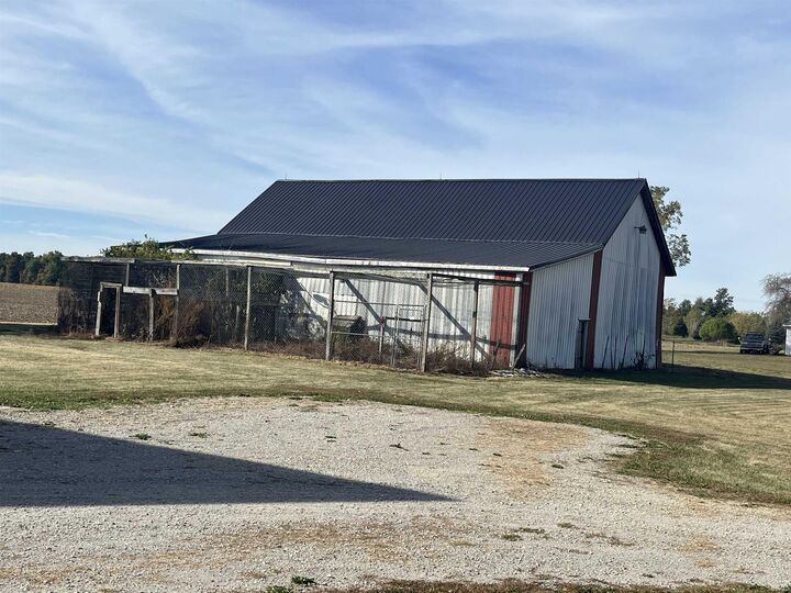 Property Photo: 7650 E 400 S Road IN 46725
