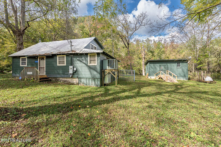 Property Photo: 6806 Walnut Loop Rd TN 37882