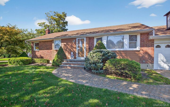 Property Photo: 1 Marlowe Place NY 11740