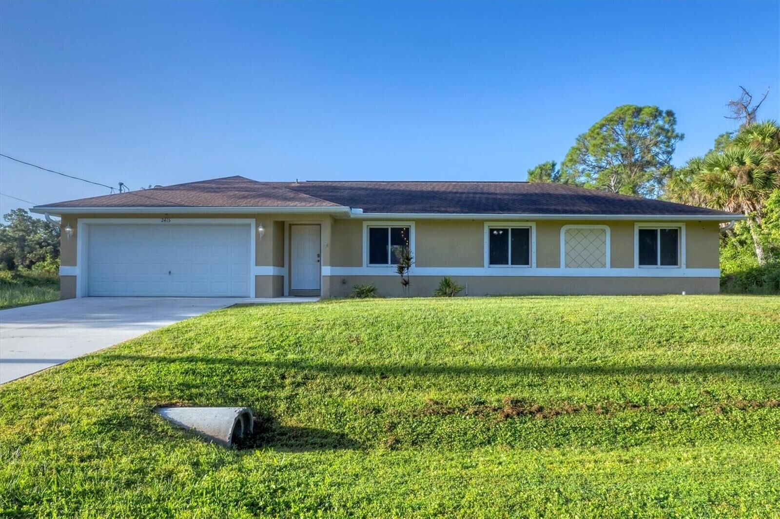 Property Photo: 2415 Nowatney Avenue FL 34286