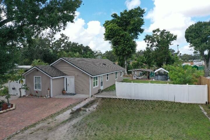 Property Photo: 2804 11th Street Court E FL 34208