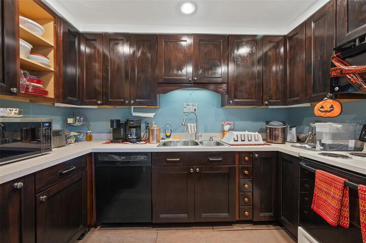 Property Photo:  6725 NW 33rd Terrace  FL 32653