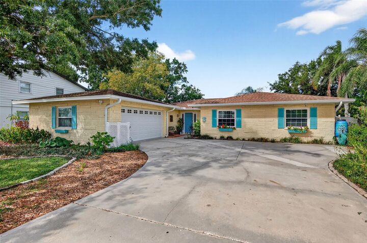 Property Photo: 4624 Bay Crest Drive FL 33615
