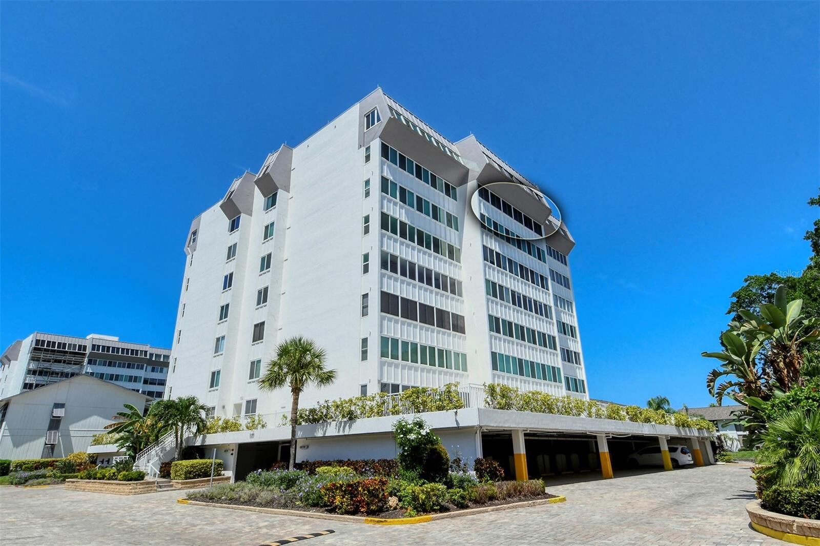 Property Photo: 1125 W Peppertree Drive 706 FL 34242