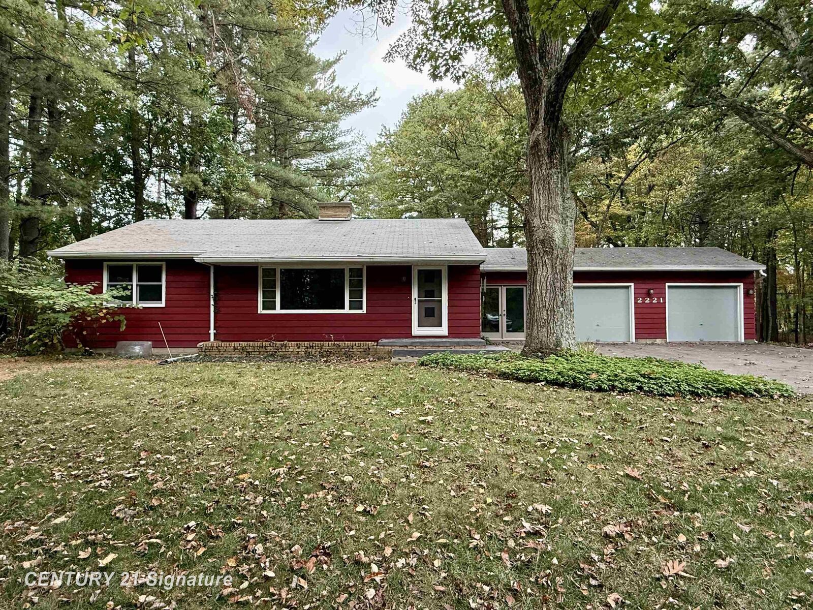 Property Photo:  2221 Pinehurst Court  MI 48640 