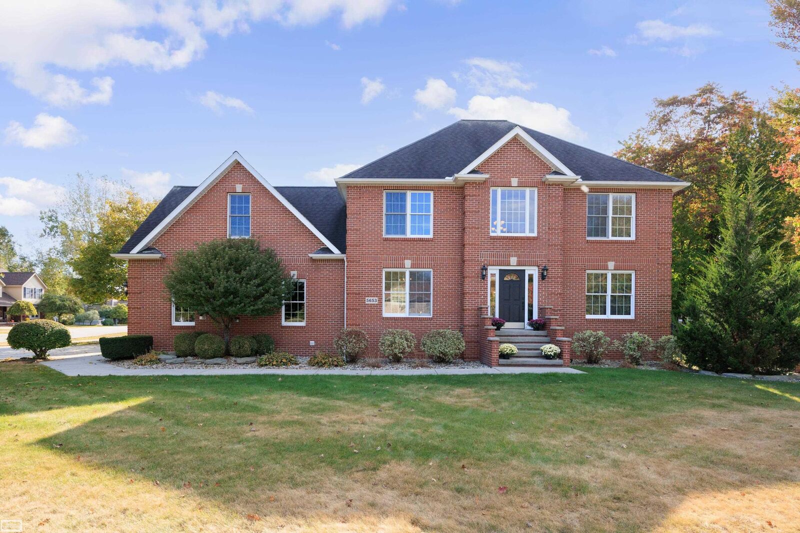 Property Photo:  5653 Pine Court  MI 48074 