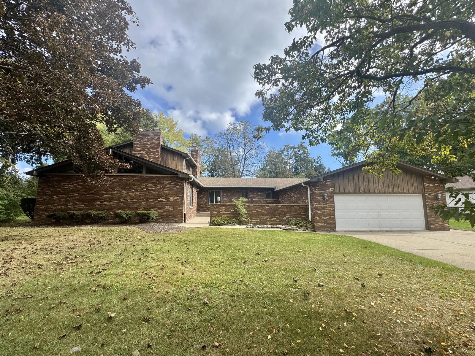 Property Photo: 9 Sandalwood Ct WI 53402