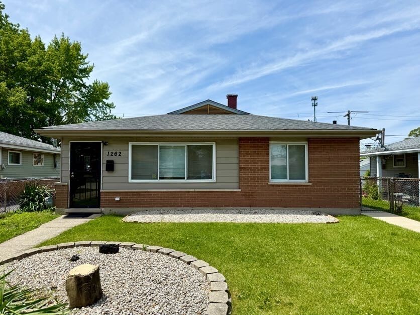 Property Photo: 1262 Greenbay Avenue IL 60409