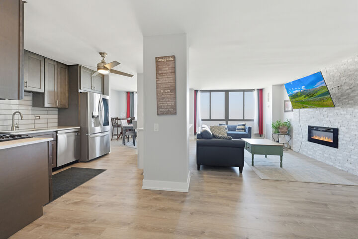 Property Photo: 4850 S Lake Park Avenue 2406 IL 60615