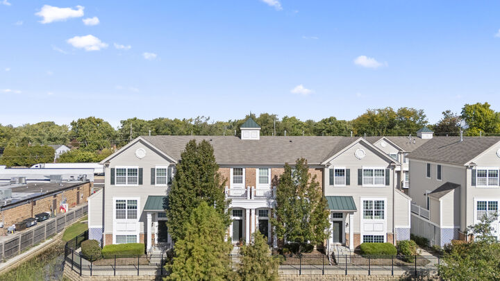 Property Photo:  1519 E Arbor Lane  IL 60004 