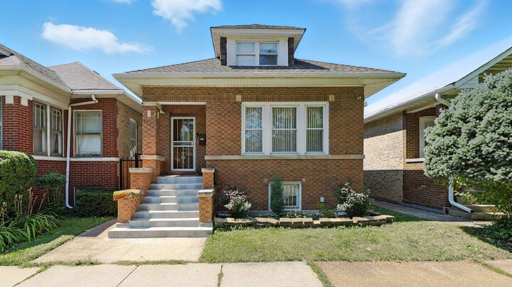 Property Photo:  5242 N Kimball Avenue  IL 60625 