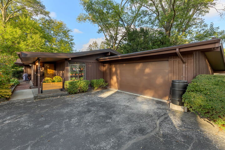 Property Photo:  2626 Wilmette Avenue  IL 60091