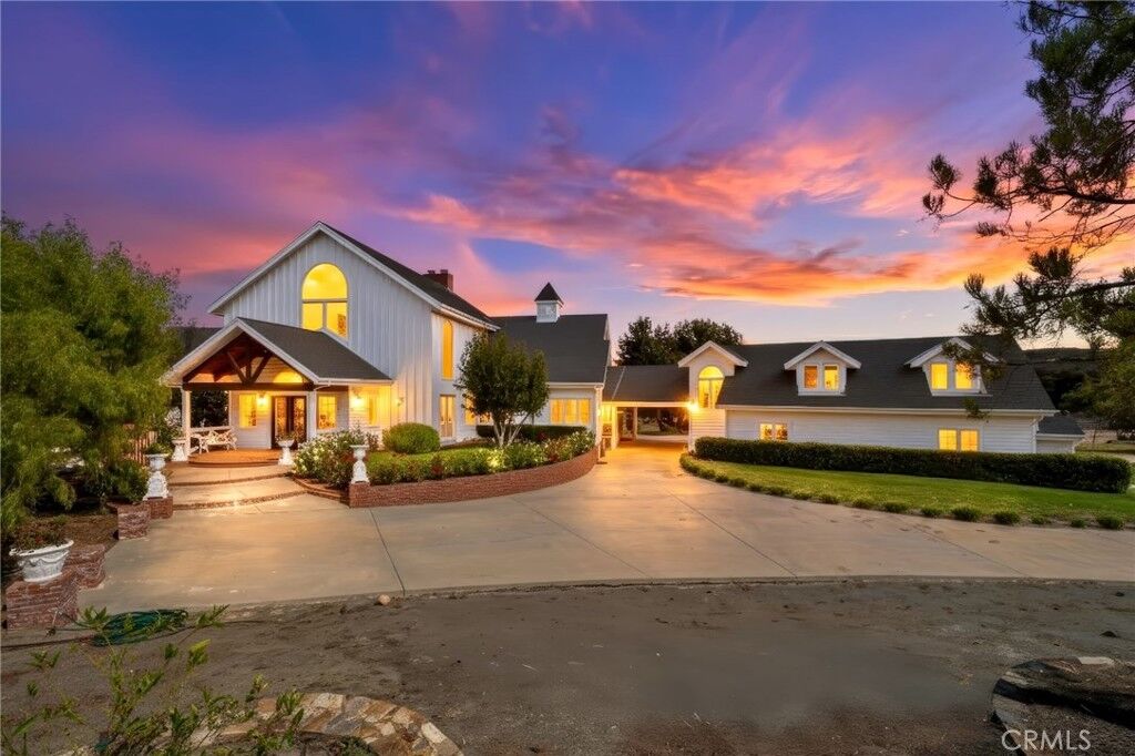 Property Photo: 42580 Avenida Escala CA 92562