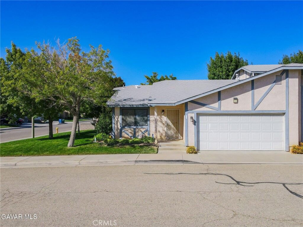 Property Photo:  43840 Bobby Jones  CA 93536 