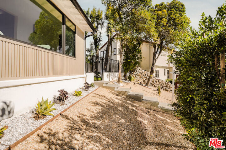 Property Photo:  8921 Appian Way  CA 90046 