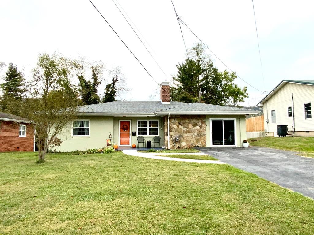Property Photo: 514 Mountain View Avenue WV 24701