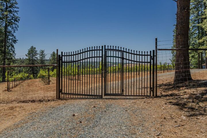 Property Photo: 18591 Ponderosa Hills Road CA 95689