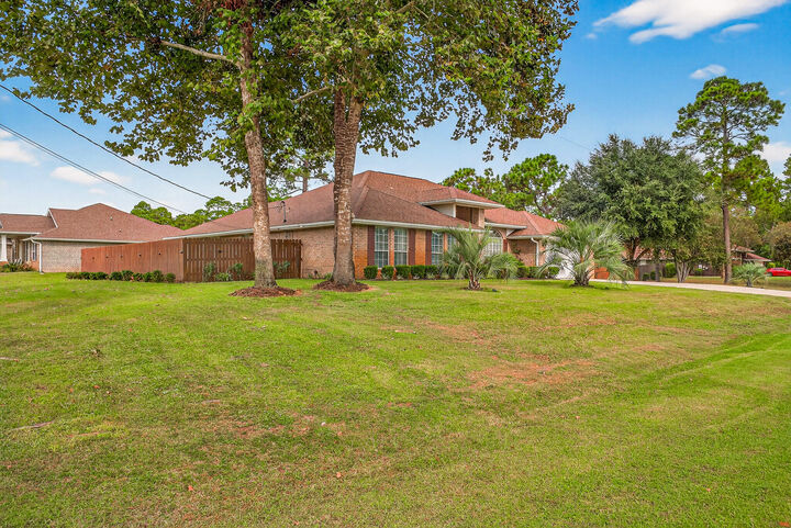 Property Photo: 2379 Edgewood Drive FL 32566