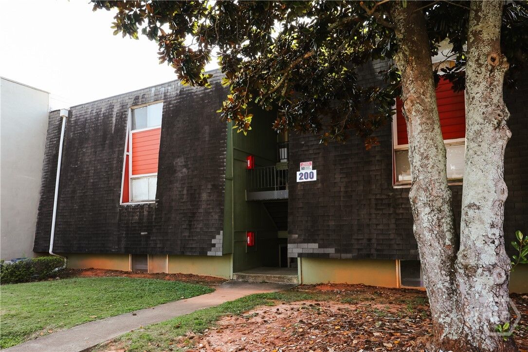 Property Photo:  200 Scandia Circle 5  GA 30605 