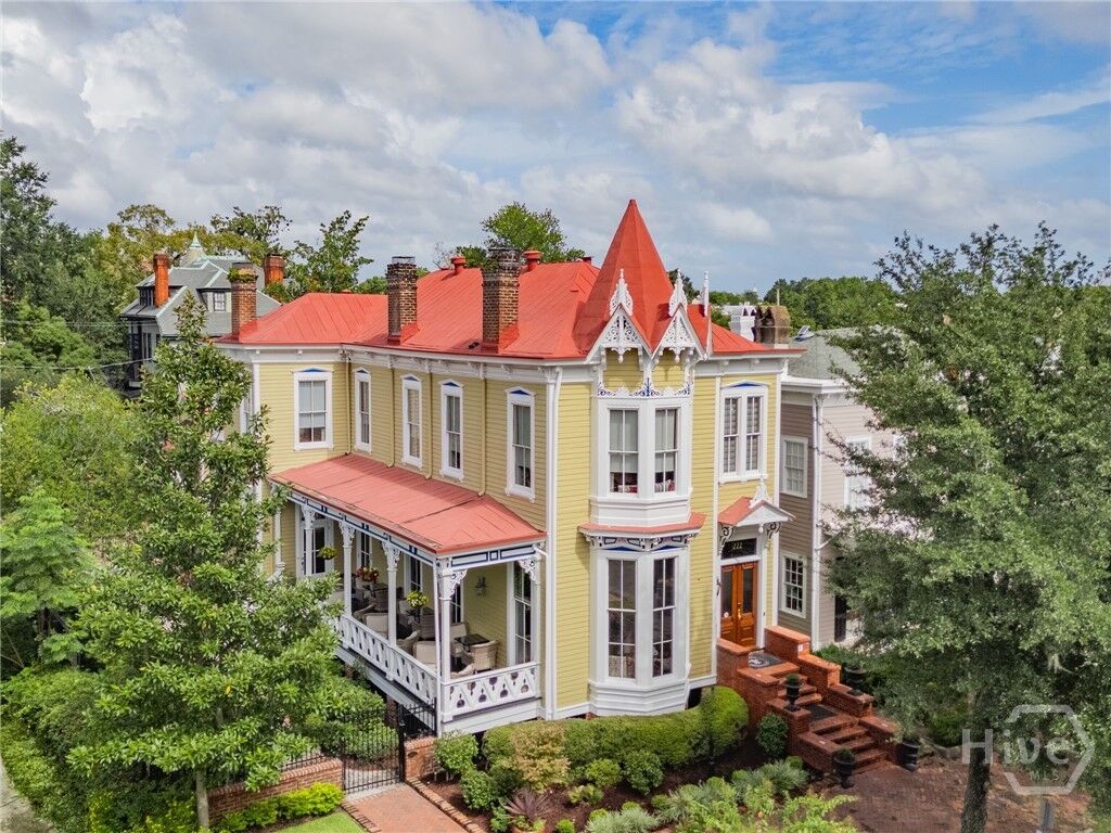 Property Photo: 222 E Gwinnett Street GA 31401