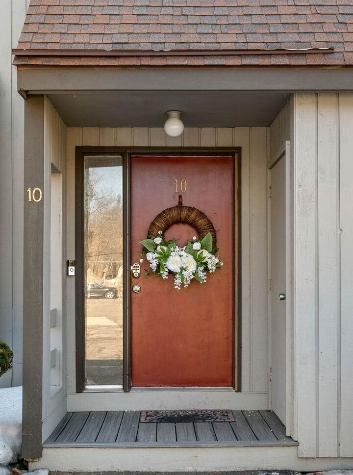 Property Photo:  10 Kingston Court  NH 03054 