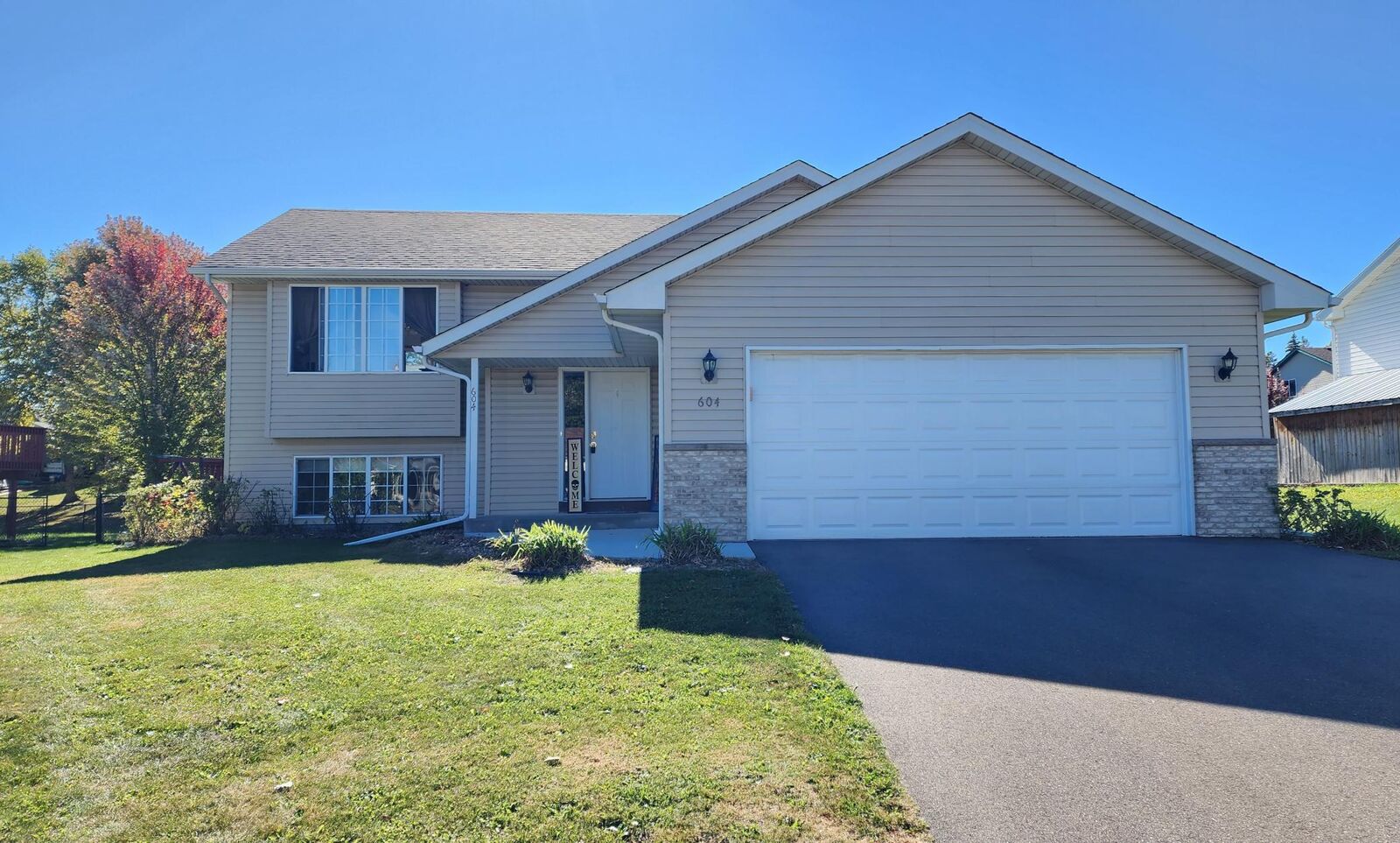 Property Photo: 604 Sunset Street MN 55313