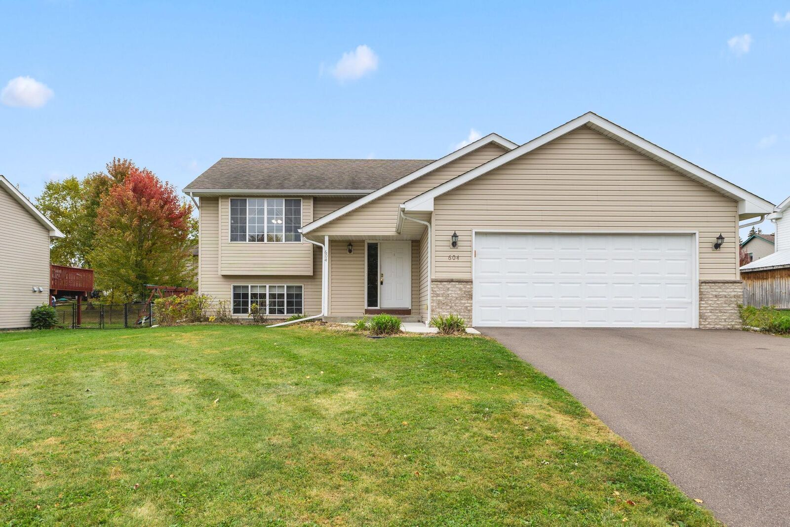 Property Photo: 604 Sunset Street MN 55313
