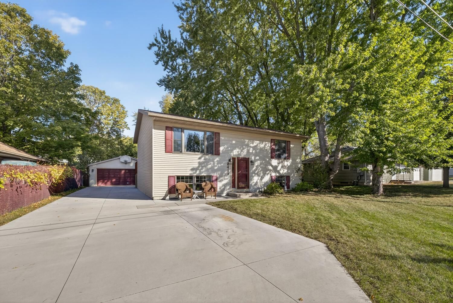Property Photo: 2411 Mayhill Street SE MN 55904