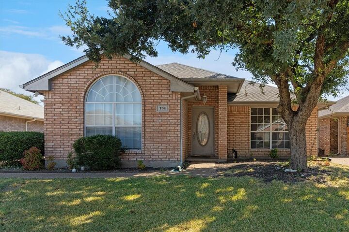 Property Photo: 704 Azalea Trail TX 75165