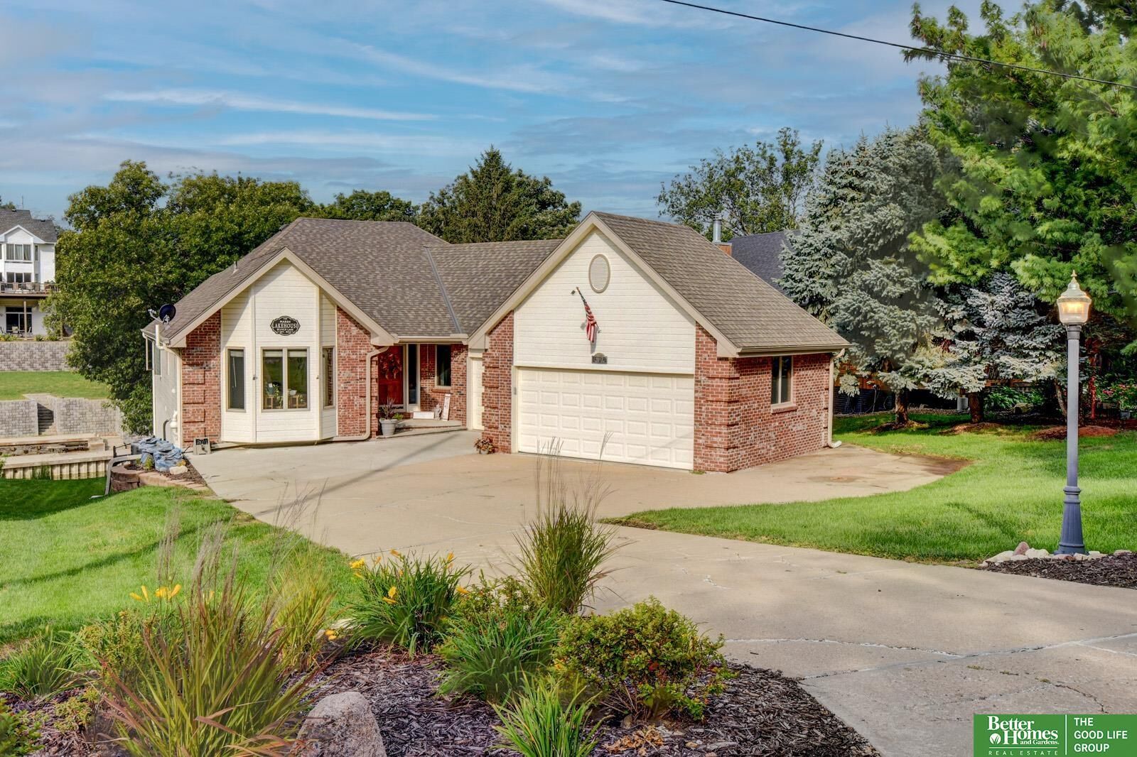Property Photo: 8883 Verdon Circle NE 68048