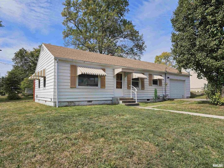 Property Photo: 713 N 10th Street IL 62864