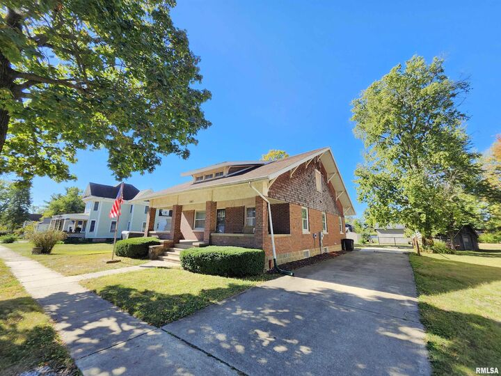 305 N Logan Street  Deer Creek IL 61733 photo