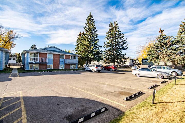6320 58 Avenue 2  Red Deer AB T4N 5Z8 photo