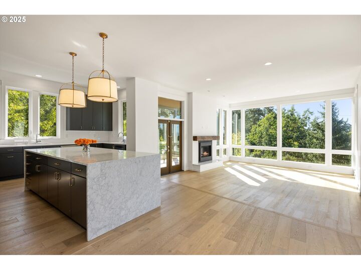 Property Photo:  3718 SW Hillside Dr  OR 97221 