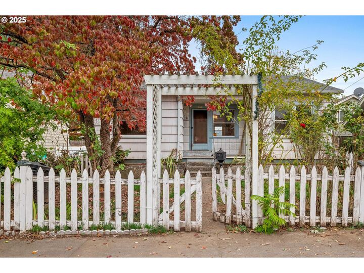 Property Photo:  6356 N Denver Ave  OR 97217 
