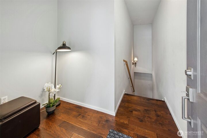 Property Photo: 5589 SE Lakemont Blvd SE 1702 WA 98006