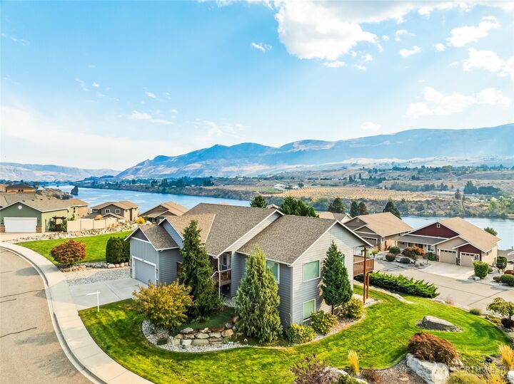 Property Photo: 2840 Akamai Way WA 98802