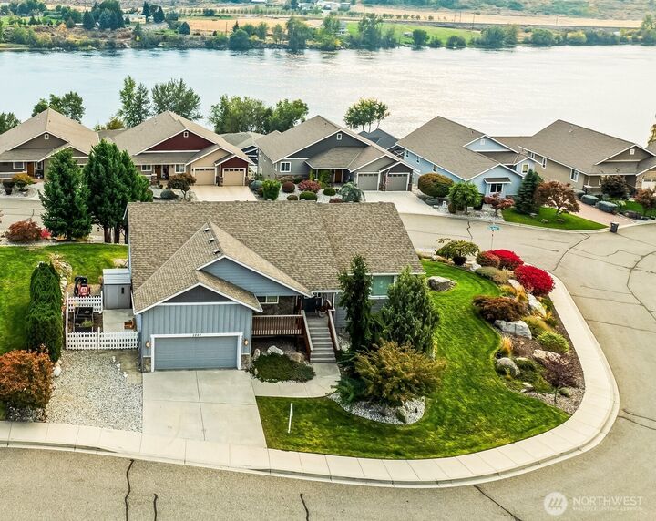 Property Photo:  2840  Akamai Way  WA 98802 