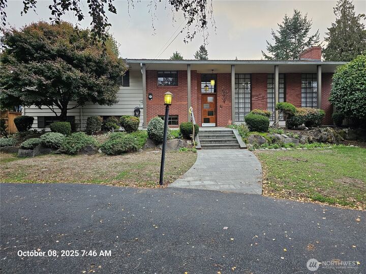 16902  28th Avenue SW  Burien WA 98166 photo