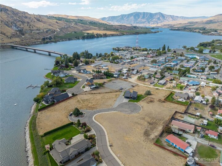 Property Photo: 721 Heron Court WA 98812