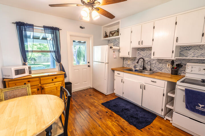 Property Photo:  810 Texas Court  FL 34950 