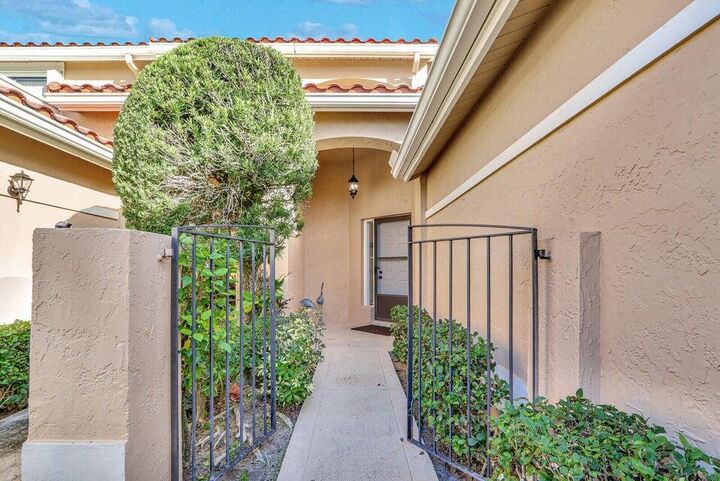 Property Photo:  858 Windermere Way  FL 33418 