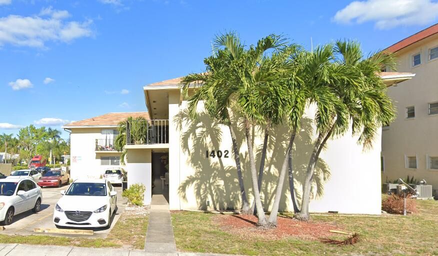 Property Photo: 1402 S Federal Highway 42 FL 33460