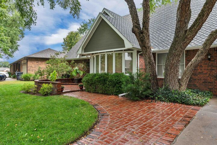 Property Photo: 10238 W Alamo Ct KS 67212