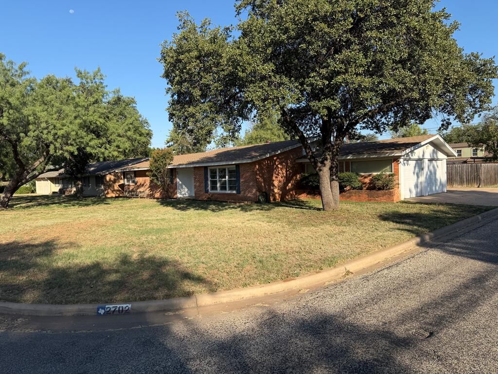 Property Photo: 2702 Harvard Ave TX 76904