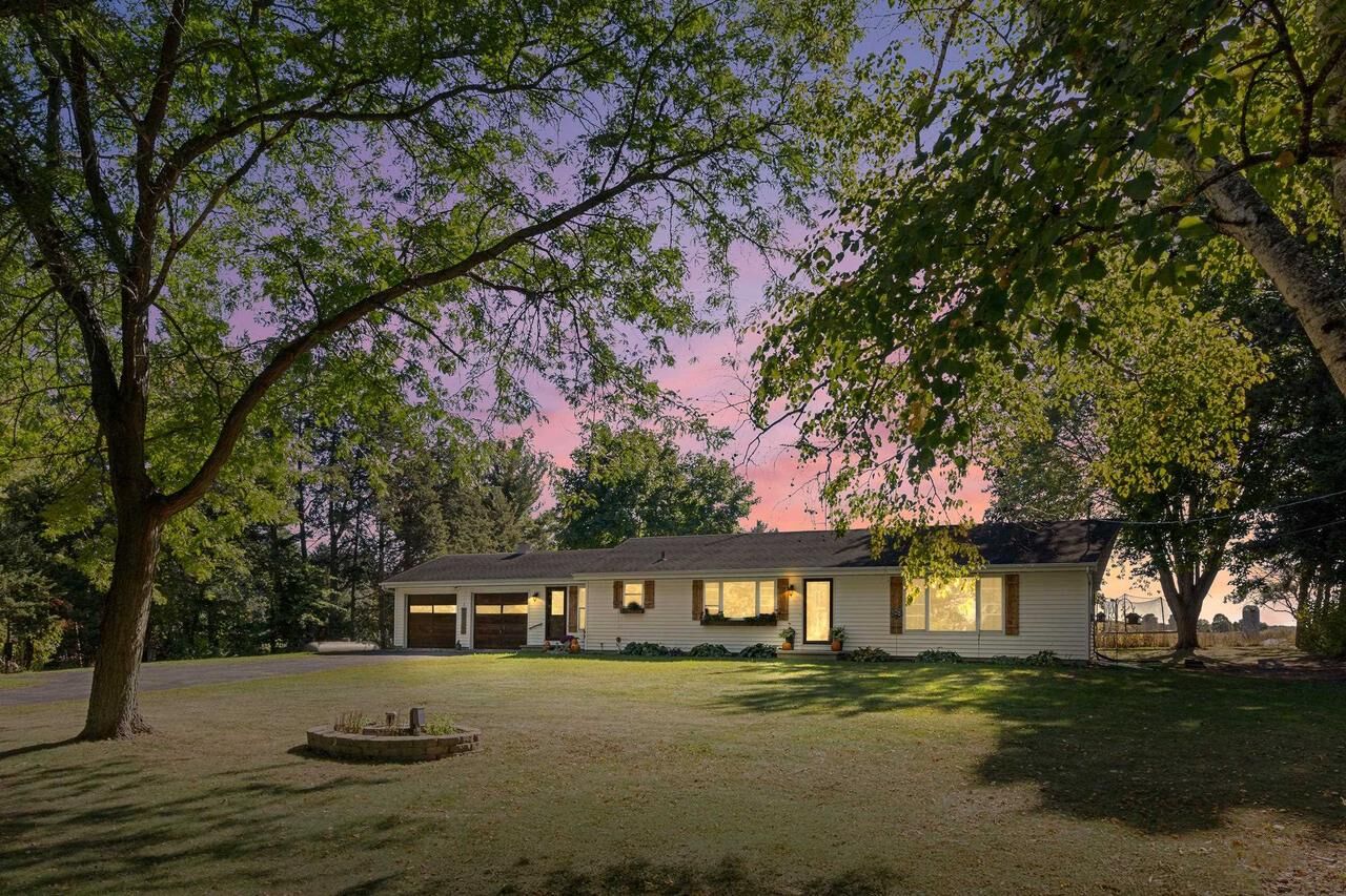 Property Photo: W1465 Spring Grove Road WI 54971