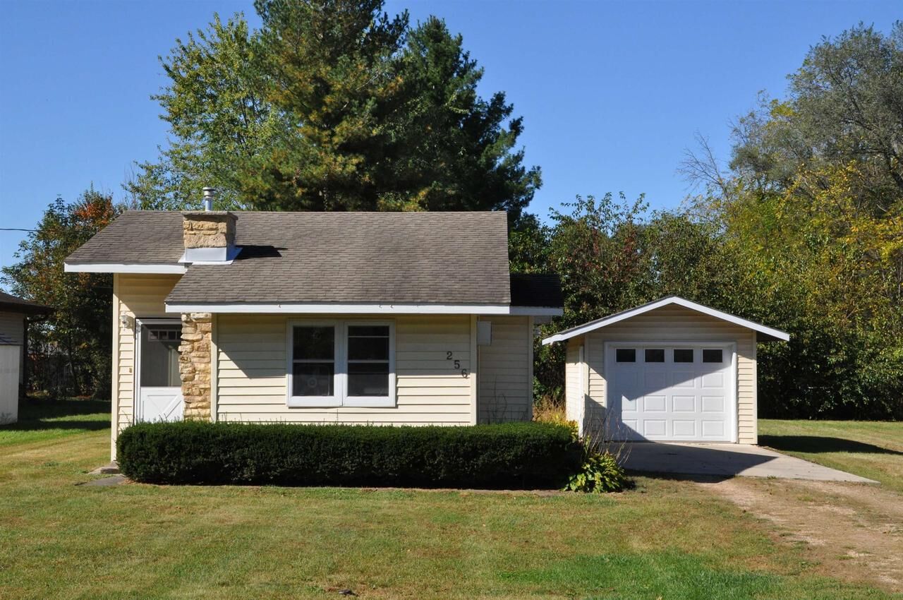 Property Photo:  256 South Wood Street  WI 53588 