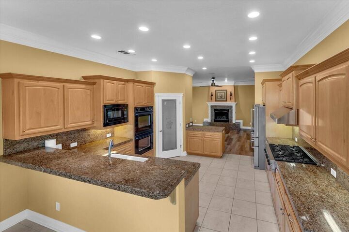 Property Photo: 827 Santa Cruz Drive CA 96003