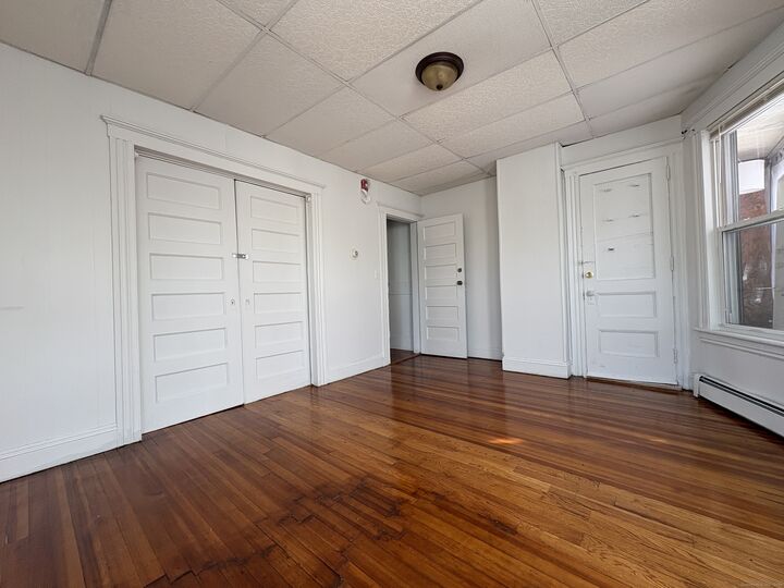 Property Photo:  