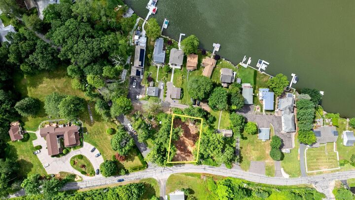 Property Photo:  132 Lake Road  CT 06424